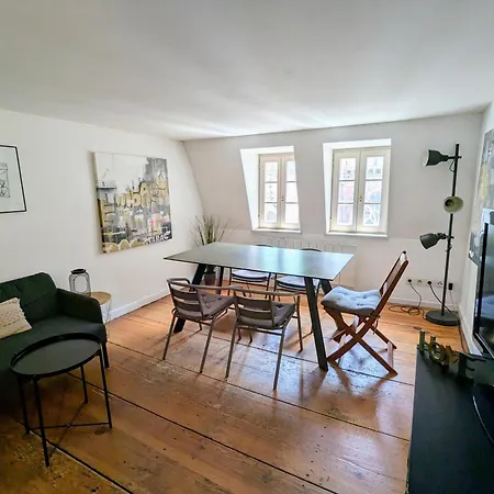 Triplex Place De La Cathedrale Apartment *
