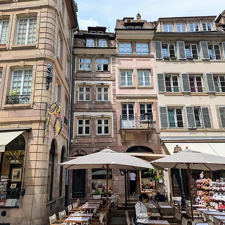 Triplex Place De La Cathedrale Apartment *